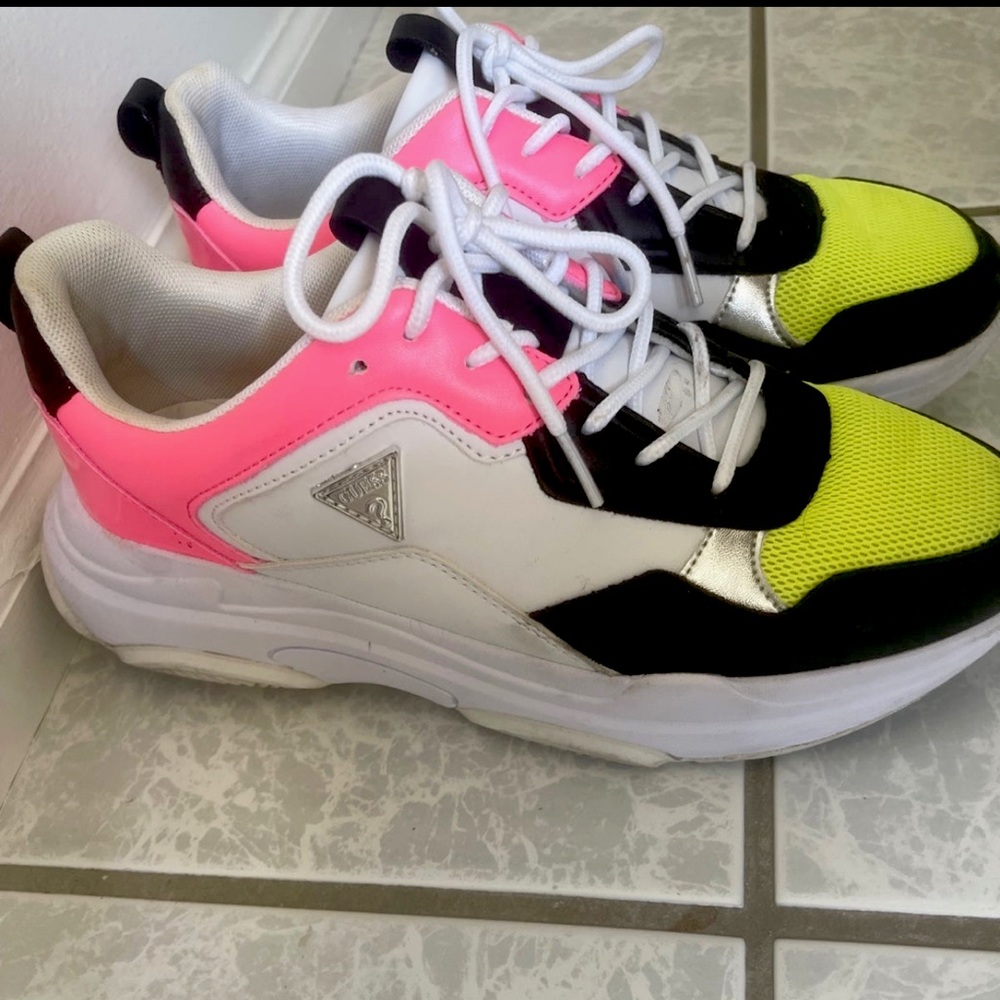 GUESS SHOES SIZE 9